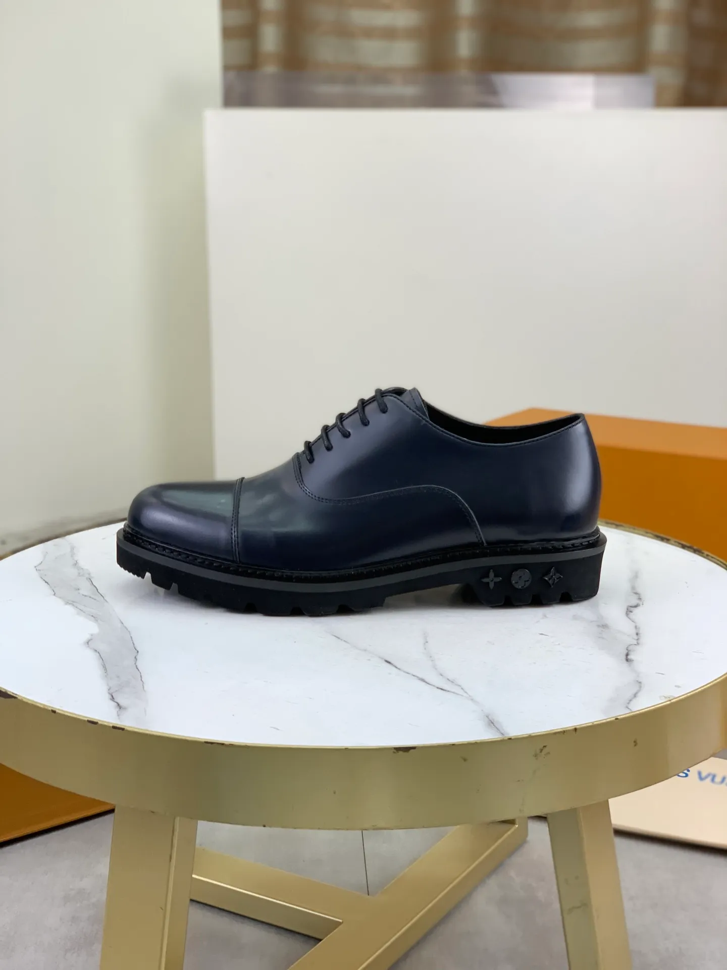 Factory price P820 💎💎💎Top version LOUIS VUITTON [Louis Vuitton] - LV men's business casual leather shoes, luxurious and noble 👞All imported original cowhide, just to create a more comfortable wearing experience, upper: original high-end calfskin➕Imported soft cowhide lining, original lightweight foam outsole✔️Color: 3️⃣colors available Size: 39-44 (38.45 46 can be customized (non-returnable)